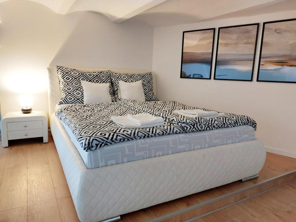 Square 16 Apartman - Absolutely Central Location With Self Check In Szombathely Exteriér fotografie