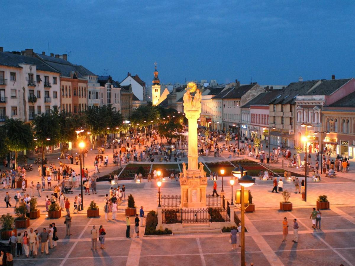 Square 16 Apartman - Absolutely Central Location With Self Check In Szombathely Exteriér fotografie